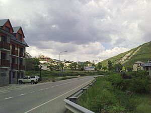 Castiello de Jaca, la route principale