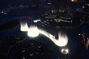 Dubai fountain during a show (Pixabay)