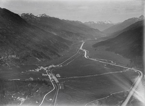 ETH-BIB-Bevers mit Oberengadin aus 2100 m-Inlandflüge-LBS MH01-000859