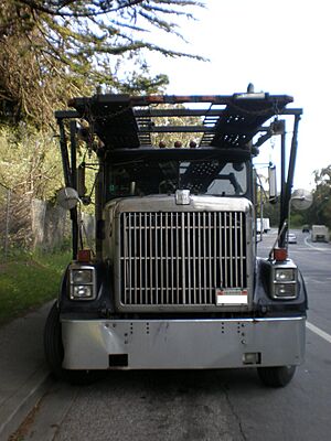 International Eagle car carrying trailer 1