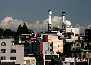 Itaewon featuring Seoul Central Mosque