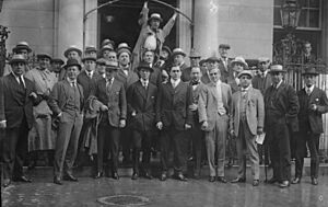 Lambs before Lambs Club 1915 (cropped)