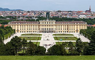 Schloss Schönbrunn Wien 2014 (Zuschnitt 2).jpg