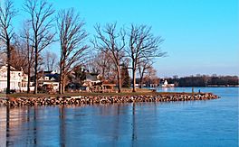 Shoreline of Buckeye Lake (Ohio).jpg