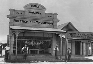 StateLibQld 2 173383 Wrench and Thompson butchers shop in Childers, 1907