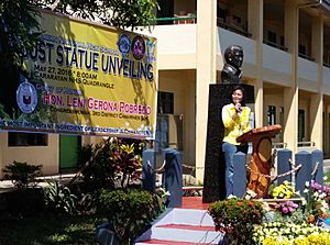 Unveiling Robredo monument at Cararayan National HS