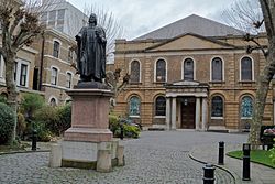 Wesley's Chapel, Methodist church, London.jpg