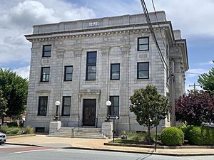 West face of Alamance County Courthouse