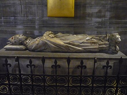 1 Tomb in ambulatory, Notre Dame in Paris, ZM