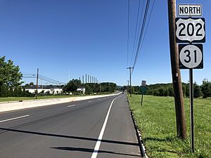 2018-06-14 09 41 40 View north along U.S. Route 202 and New Jersey State Route 31 at Everitts Road in Raritan Township, Hunterdon County, New Jersey