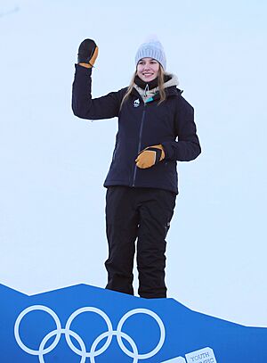 2020-01-18 Freestyle skiing at the 2020 Winter Youth Olympics – Women's Freeski Slopestyle – Mascot Ceremony (Martin Rulsch) 20.jpg