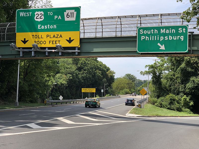 Image 20200815 12 50 11 View west along U.S. Route 22 at the exit