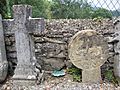 Aussurucq (Pyr-Atl, Fr) vieux stèles discoïdales