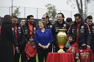 Bachelet y la Selección Nacional de Fútbol con Copa América Centenario (28002464542)