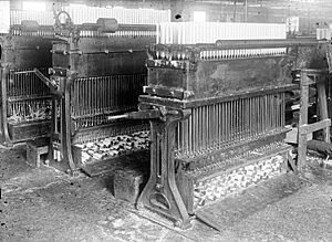 COLLECTIE TROPENMUSEUM Kaarsengietmachine TMnr 10014241