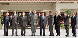 G8 Summit 2000 family photo