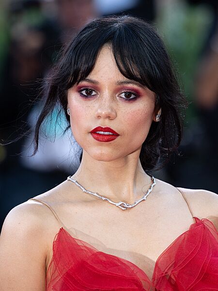 Jenna Ortega-63799 (cropped)