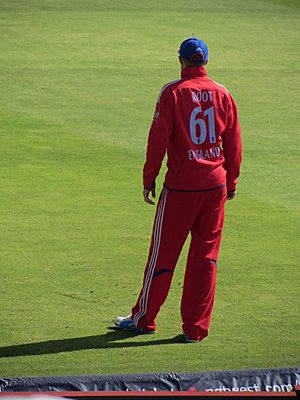 Joe Root fielding in the deep for ENG v AUS in 2nd ODI at Old Trafford, 2013 (9705896307)