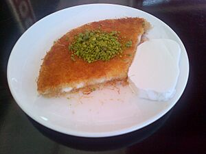 Künefe with dondurma