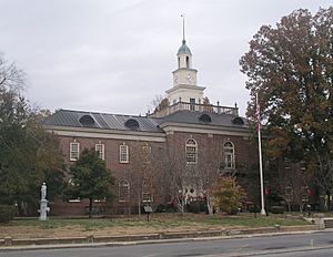 Lincoln County Courthouse in Fayetteville