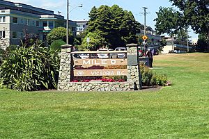 Mile Zero Monument Victoria BC 2018 (cropped)