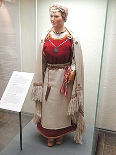 Perniö costume reconstruction, from 12th century grave - National Museum of Finland - DSC04198