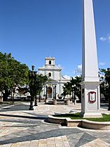 Plaza y Catedral de Arecibo, Puerto Rico (DSCN1674)