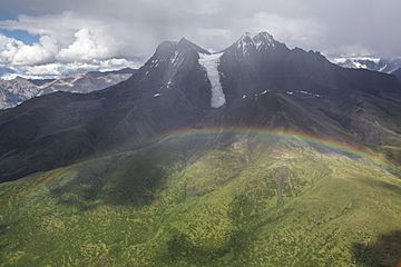 Pyramid Peak and Rainbow (21426731799).jpg