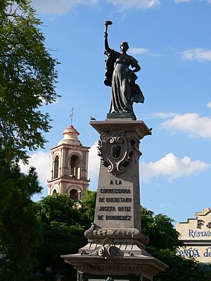 Statue der Corregidora in Queretaro fcm