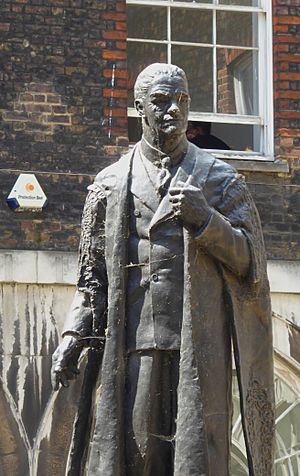 Statue of Viscount Nuffield in Guy's Hospital