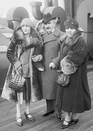 Toscanini wife and unidentified woman