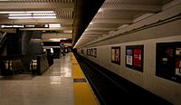 Upper platform at 19th Street Oakland station, March 2007