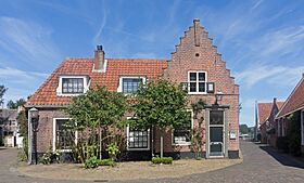 Velsen, monumentaal pand aan de Torenstraat RM37085 foto11 2015-08-29 12.47