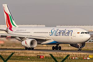 4R-ALQ SriLankan Airlines Airbus A330-343 departing via Runway18 to Colombo (CMB - VCBI) @ Frankfurt Rhein Main - International (FRA - EDDF)