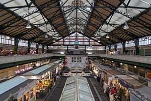 Cardiff Market interior, Nov 2022.jpg