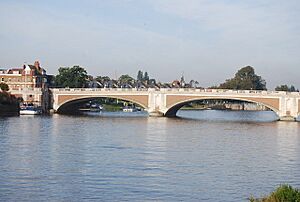 Hampton Court Bridge - geograph.org.uk - 3242345