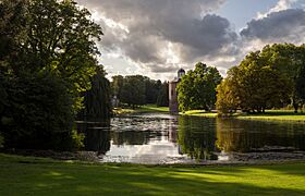 Kasteel Rosendael, Zicht op het kasteel van aan de vijver