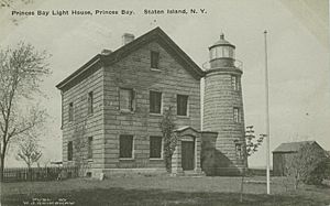 Light house, Prince's Bay, Staten Island.jpg