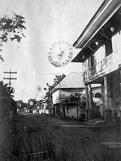 Parol lanterns in Consunji Street, San Fernando Pampanga (26 December 1904, Luther Parker Collection, National Library of the Philippines) 02