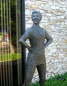 Peter Pan statue, Weatherford, TX IMG 6476