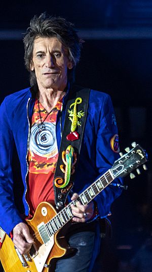 Ronnie Wood plays guitar onstage - Rolling Stones, London 22 May 2018 (40532922340) - crop.jpg
