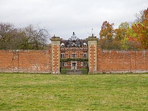 The gates of The Garden House, Ragley Hall park - geograph.org.uk - 3221194