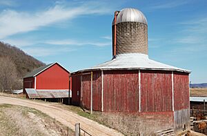 ThomasReburnPolygonalBarn