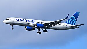United Boeing 757-200 N58101 on final approach to Boston March 2025