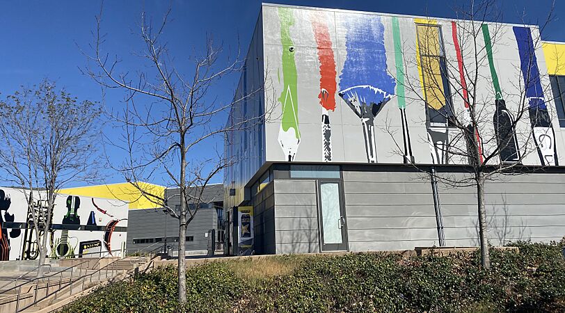 Visual Arts & Performing Arts Buildings - Evergreen Valley College 0845 (cropped)