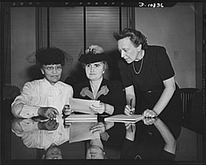 Women's Policy Committee of the War Manpower Commission. 8b07030v