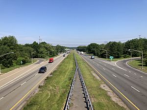 2021-06-07 09 25 19 View west along Interstate 280 (Essex Freeway) from the overpass for Essex County Route 609 (Eisenhower Parkway) in Roseland, Essex County, New Jersey
