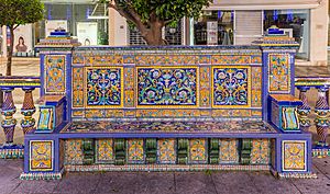 Banco en la Plaza Alta, Algeciras, Cádiz, España, 2015-12-09, DD 03-05 HDR