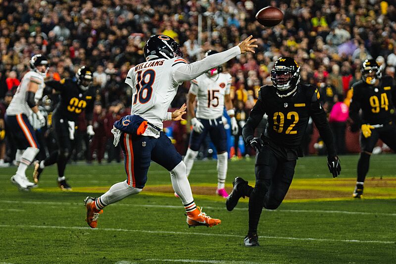 Commanders vs. Bears (54858915734)