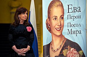 Cristina recorrió la "Muestra Evita- Embajadora de la Paz" en el Museo de Moscú (17051584839) (2)